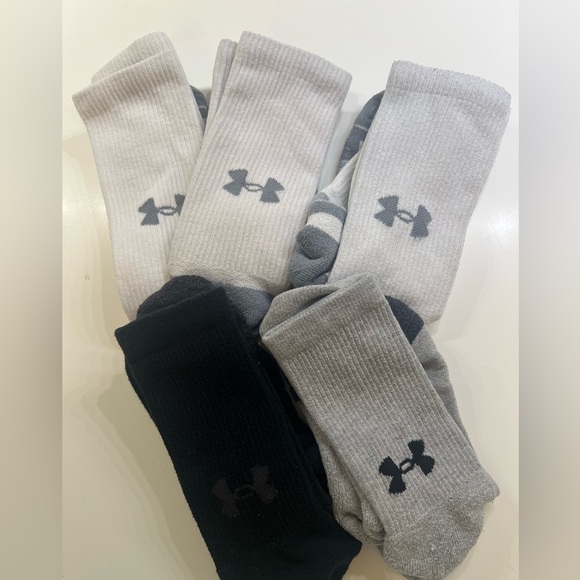 Under Armour Other - UNDER ARMOUR MEN’S CREW SOCKS 5 PAIRS. 3 WHITE. 1 GRAY. 1 BLACK. SIZE 8.5 - 13
